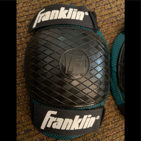 Vintage Franklin Skating Elbow Pads - Picture 2 of 3
